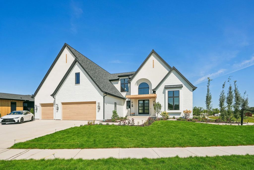 N50w18626 Woodfield Way, Menomonee Falls