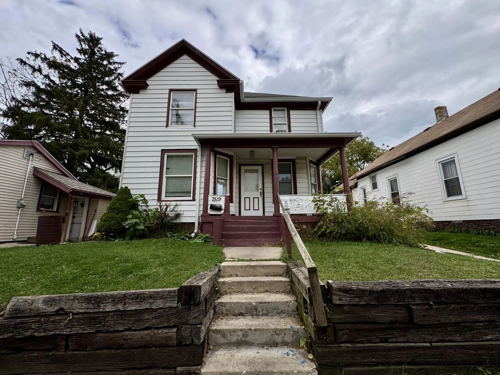1519 Superior St Lower, Racine