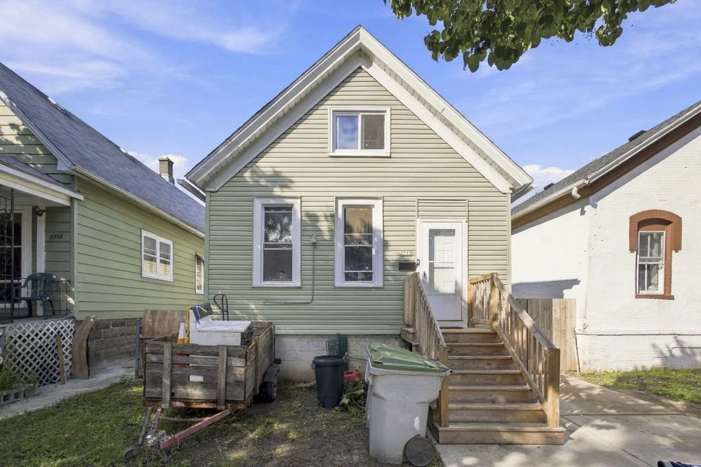2512 W Rogers St, Milwaukee
