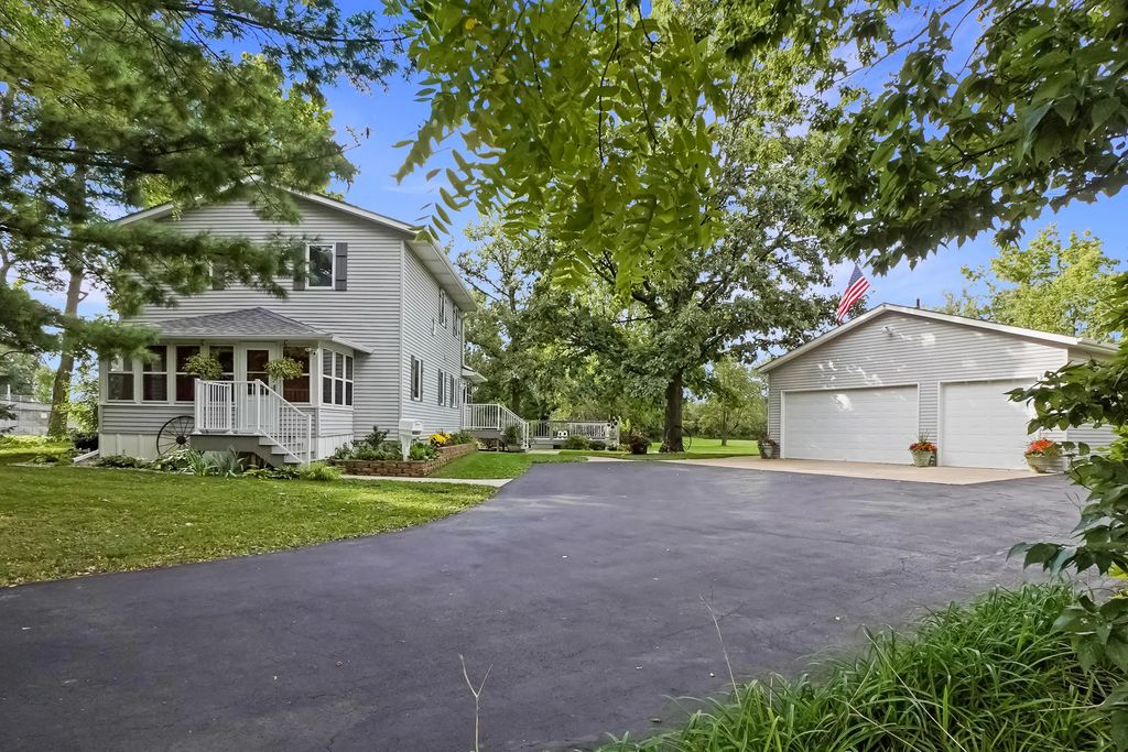 161 Caldwell St, Pewaukee