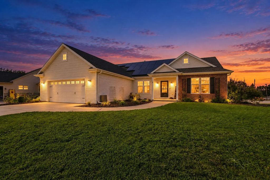200 Stonefield Dr, Johnson Creek