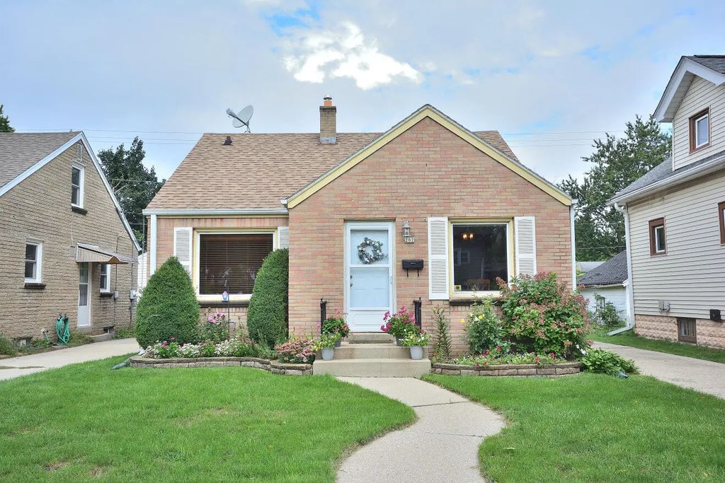 202 E Norwich St, Milwaukee