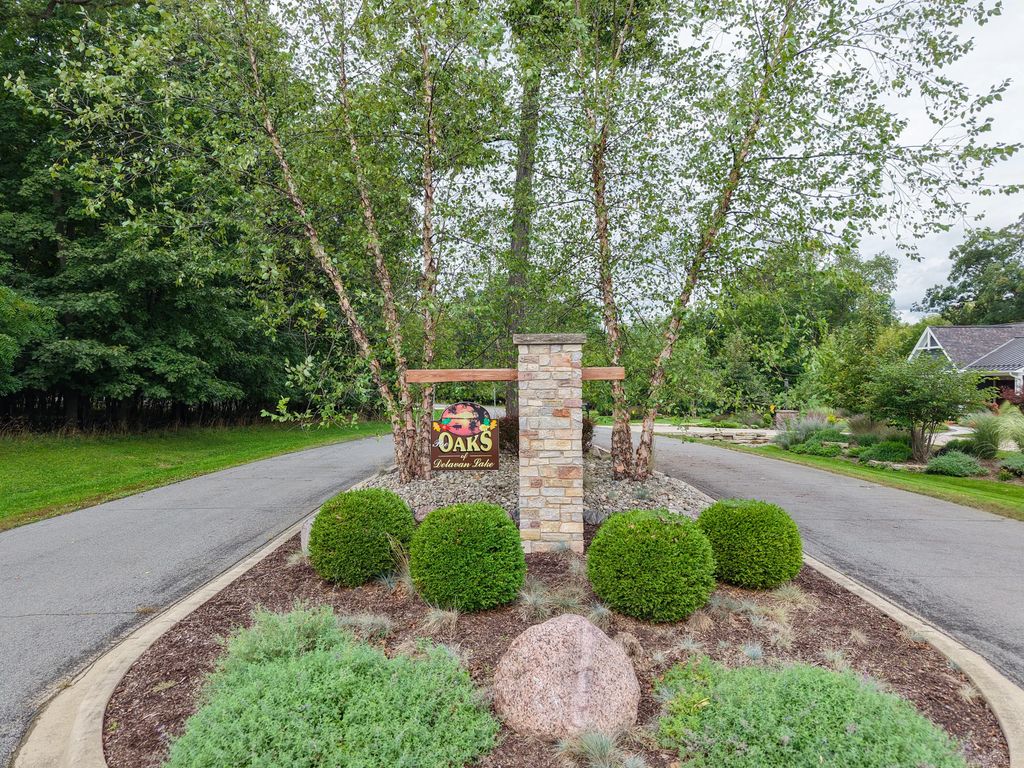 6354 Oak Valley Cir, Delavan