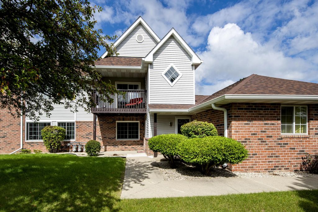 170 W Aspen Ct 4, Oak Creek