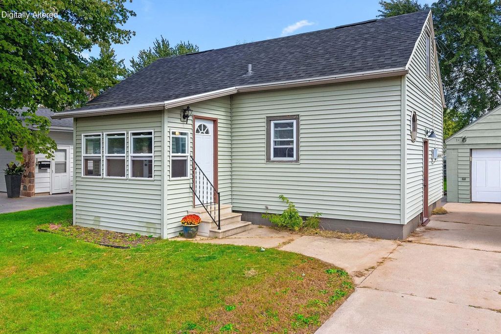 1030 S Evergreen St, Shawano