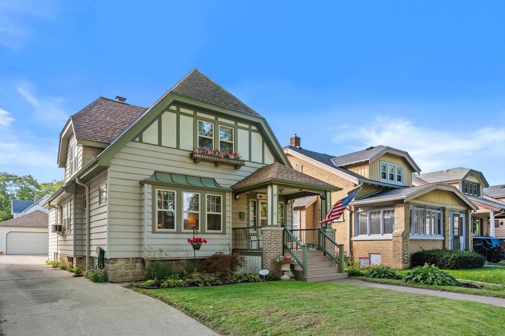 837 S 17th St, Milwaukee