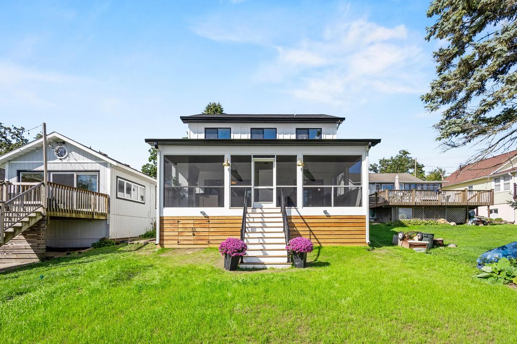 3906 Country Ln Dr, Delavan