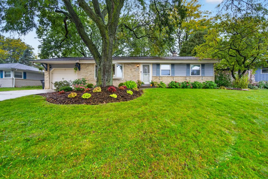 N88w17022 Elmwood Dr, Menomonee Falls