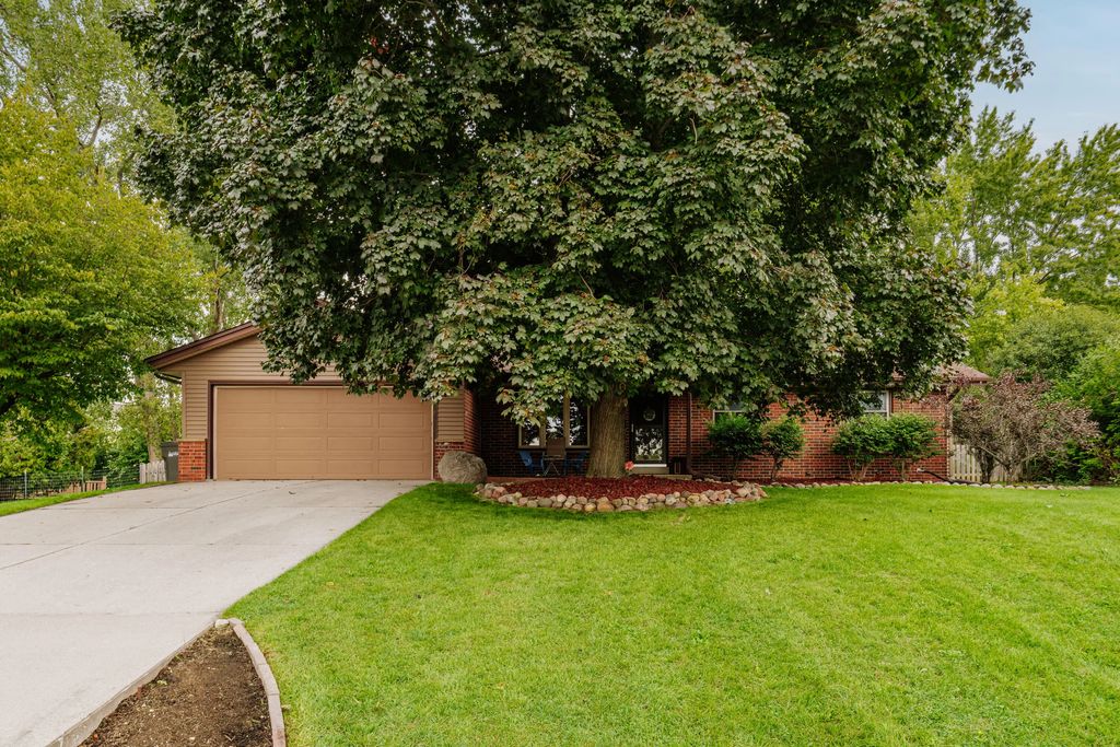 S77w17436 St Leonards Dr, Muskego