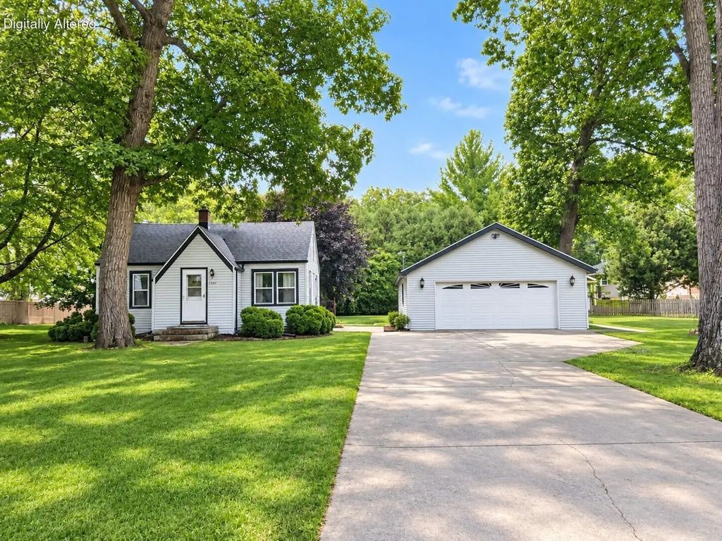 2735 Fox Grove Dr, Rochester