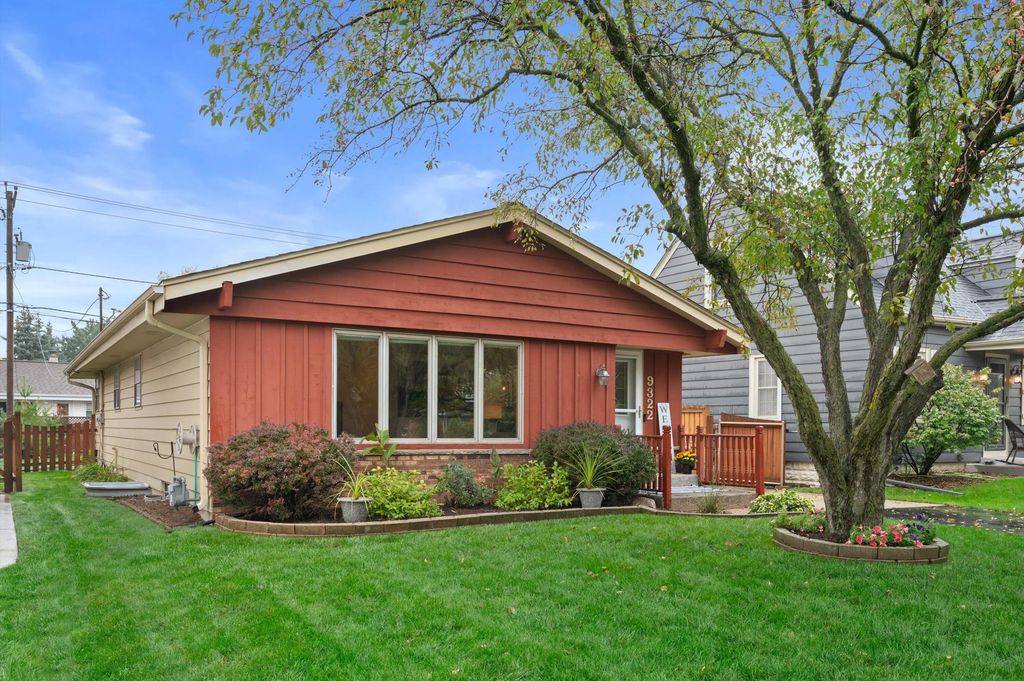 9322 W Cold Spring Rd, Greenfield