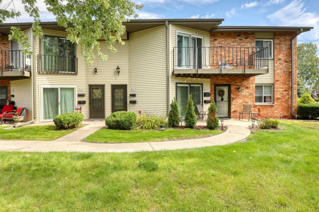 N115w16895 El Camino Dr, Germantown