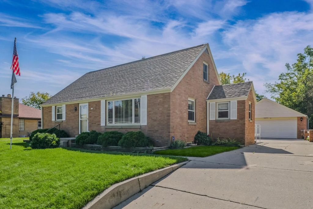823 Columbia Ave, South Milwaukee