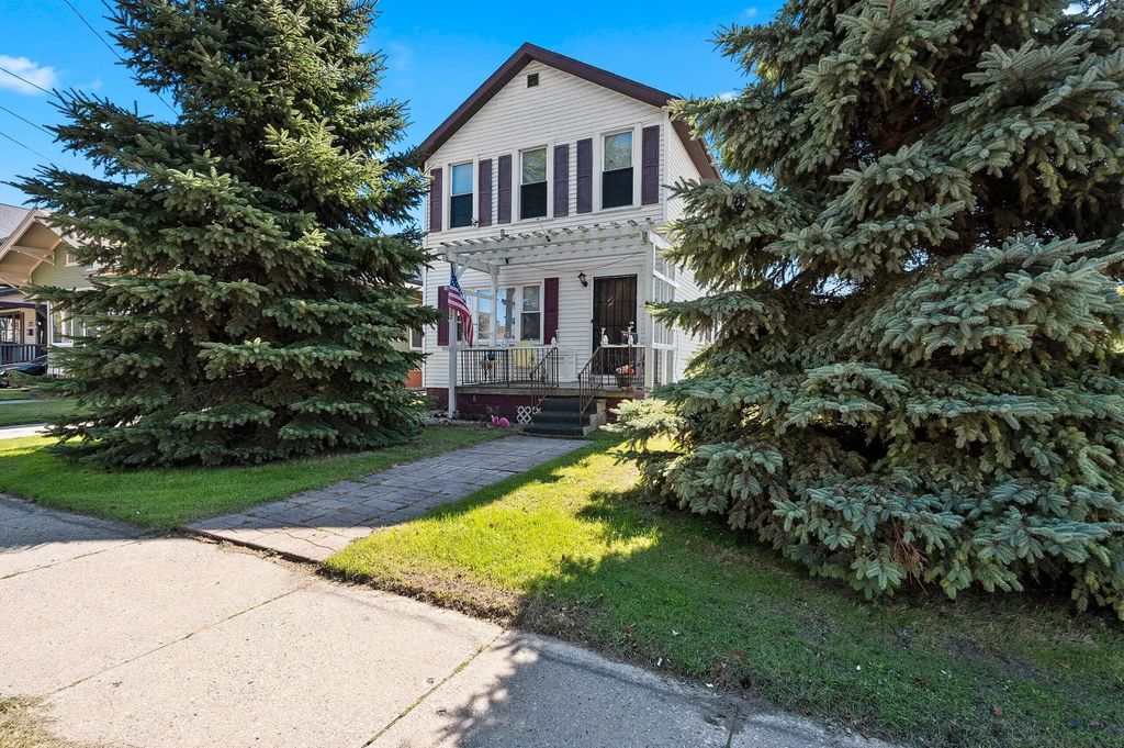 1319 Marshall St, Manitowoc