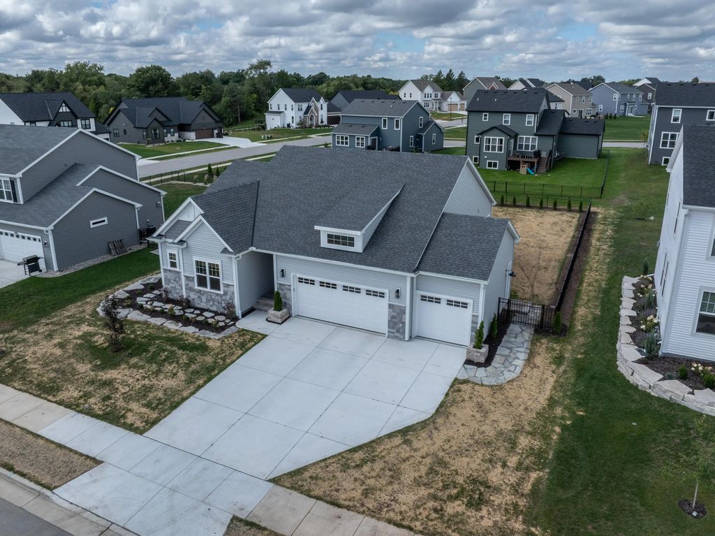 1378 Olde Highlander Dr, Oconomowoc