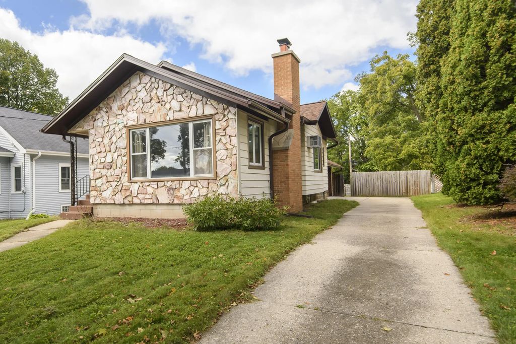 414 Prospect Ave, Waukesha