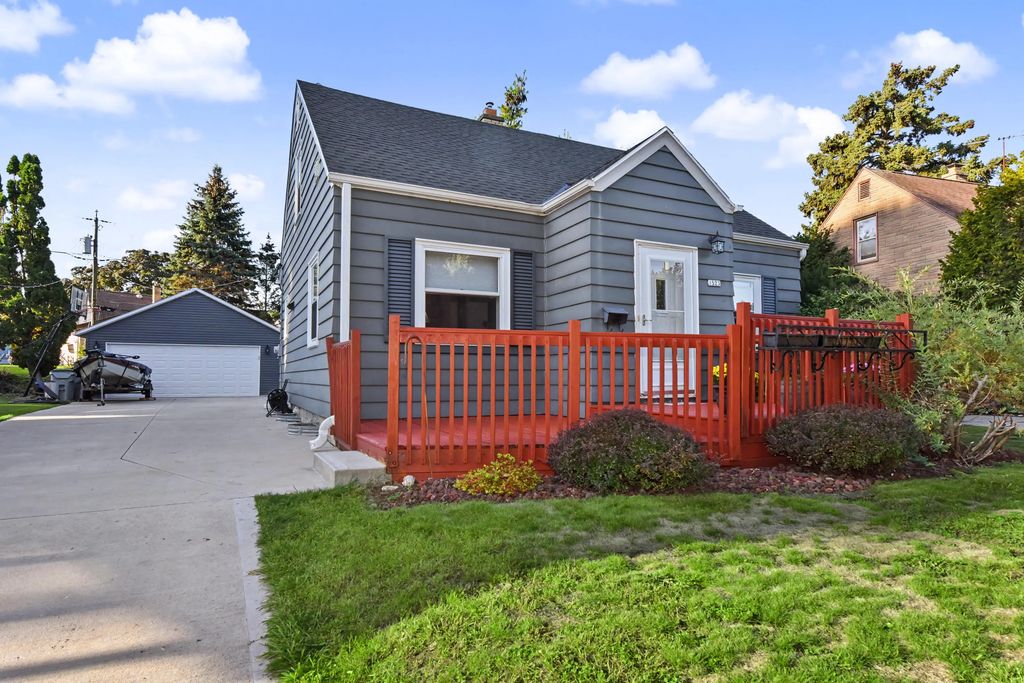 1523 E Tripoli Ave, Milwaukee
