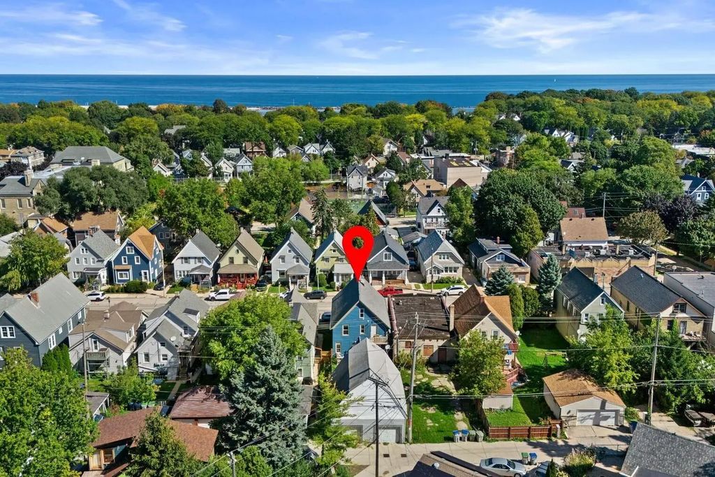2975 S Kinnickinnic Ave, Milwaukee