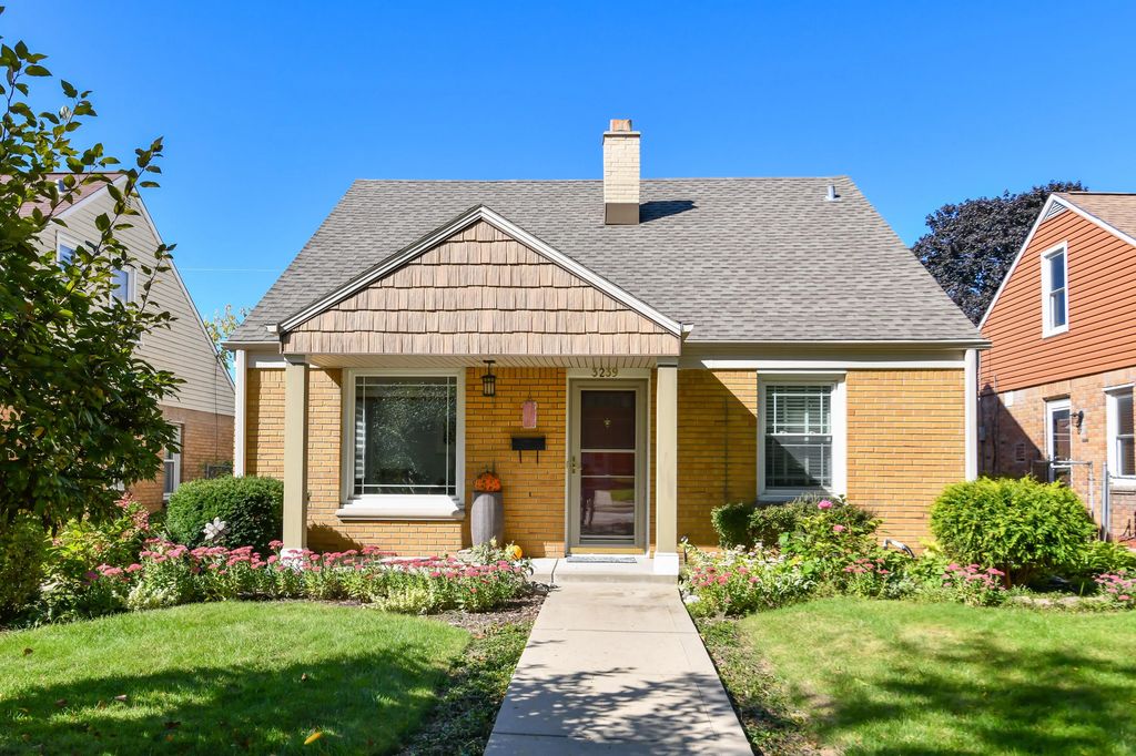 3239 N 79th St, Milwaukee