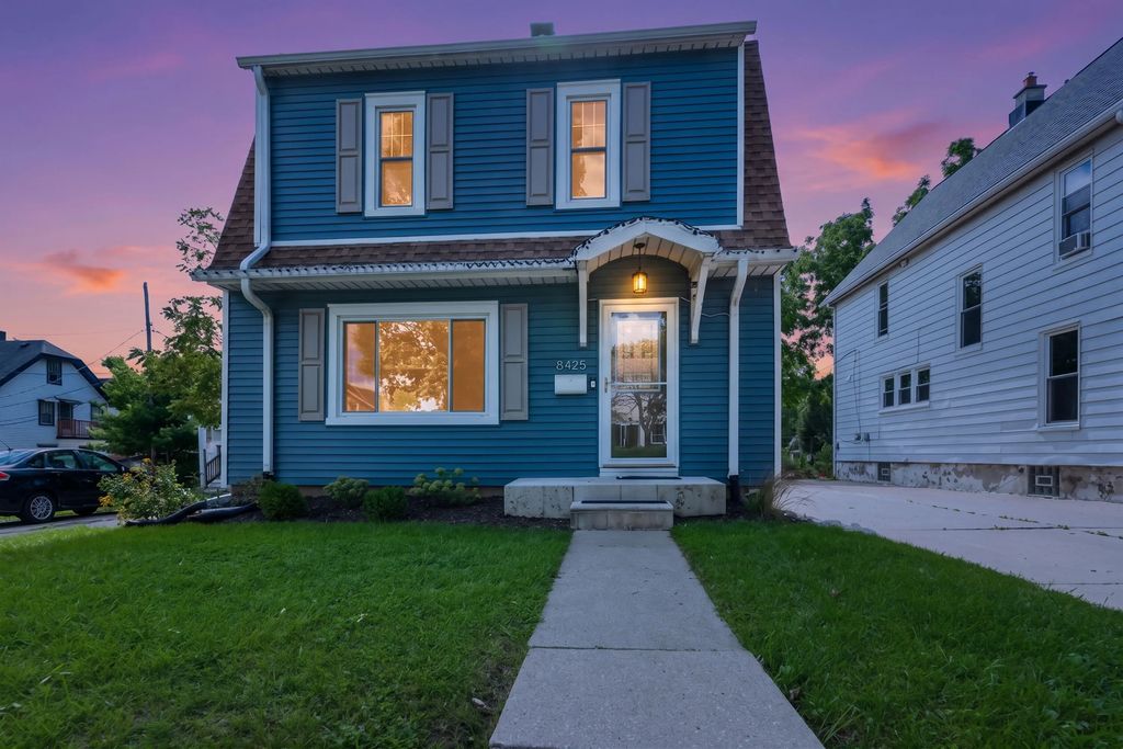 8425 W Mitchell St, West Allis