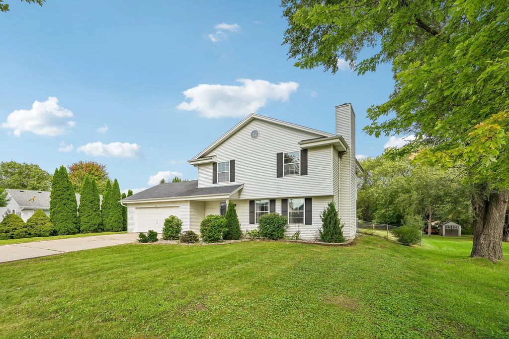 970 E Mackinac Ave, Oak Creek