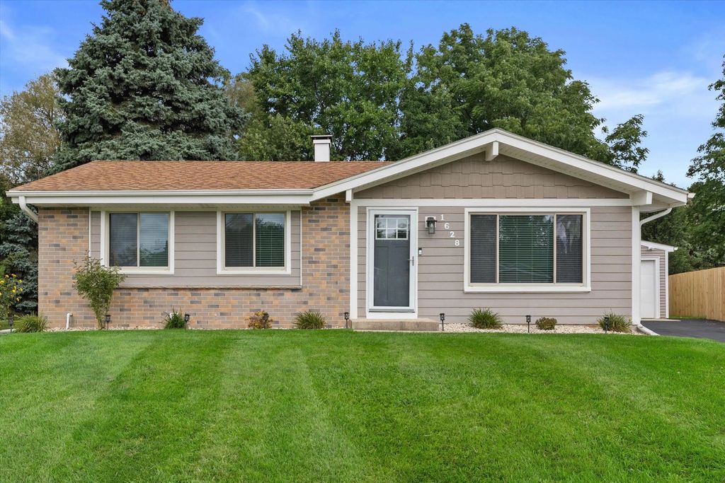 1628 Wiese Ln, Mount Pleasant