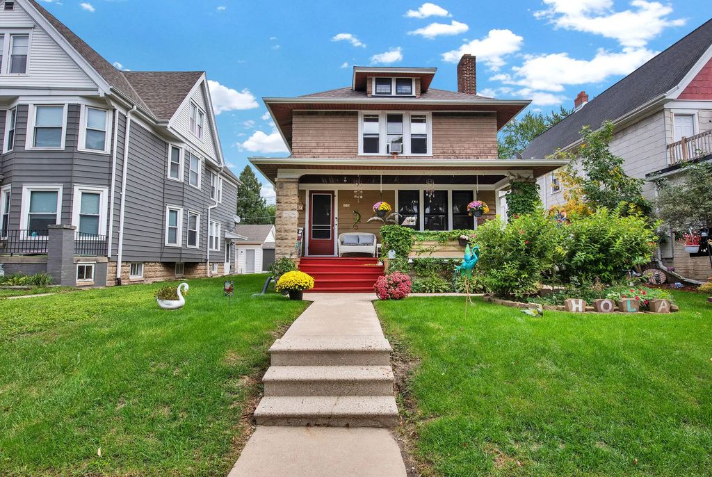 1574 S 77 St, West Allis