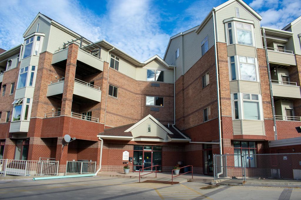 301 Harbour Town Dr 327, Madison