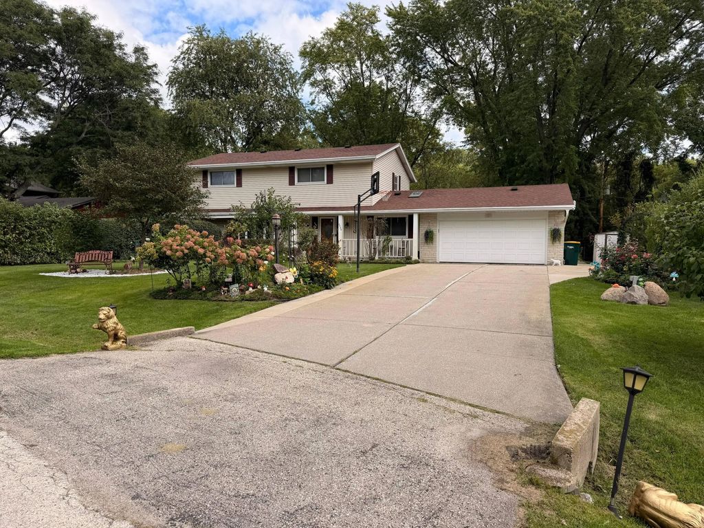 5400 S 121st St, Hales Corners