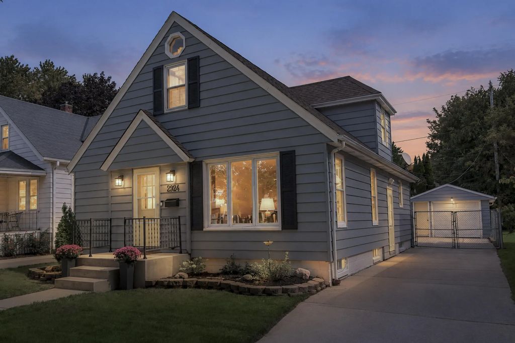 2924 N 75th St, Milwaukee