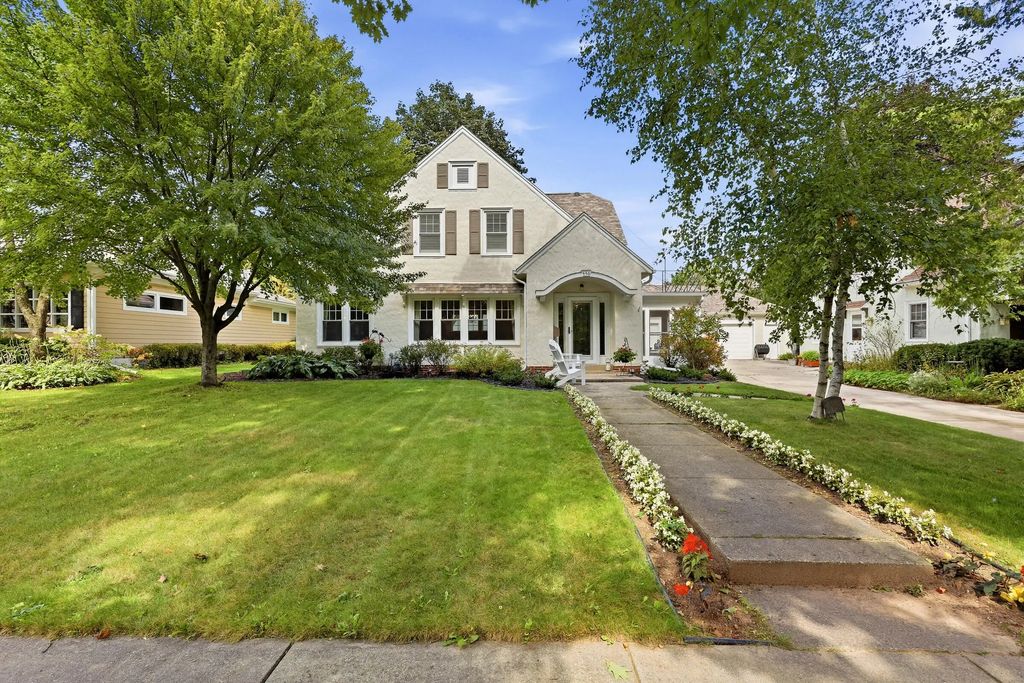 446 Pine Tree Rd, Kohler