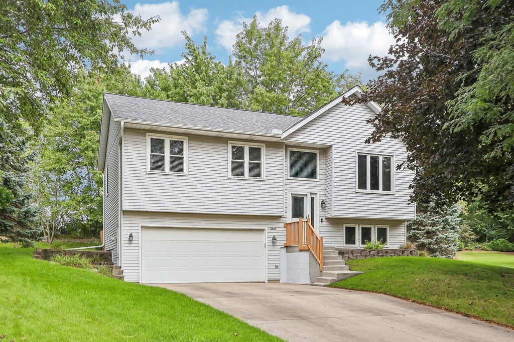 2416 Brentwood Dr, Waukesha