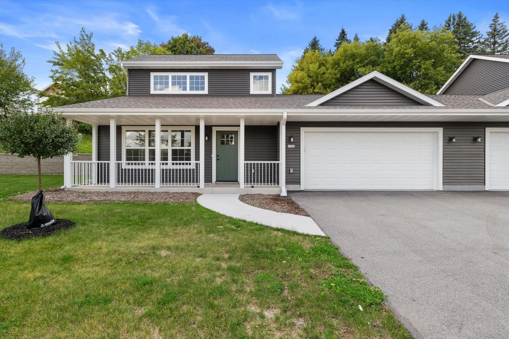 1904 River Dr, West Bend