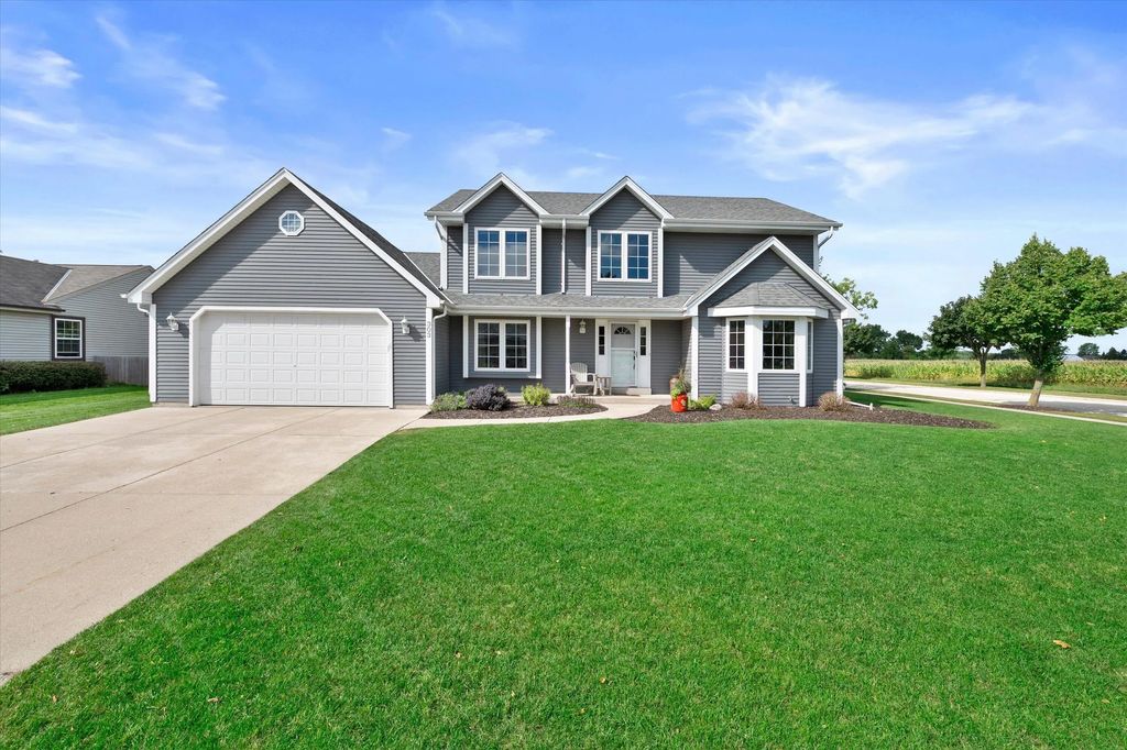 303 S Pheasant Pl, Saukville