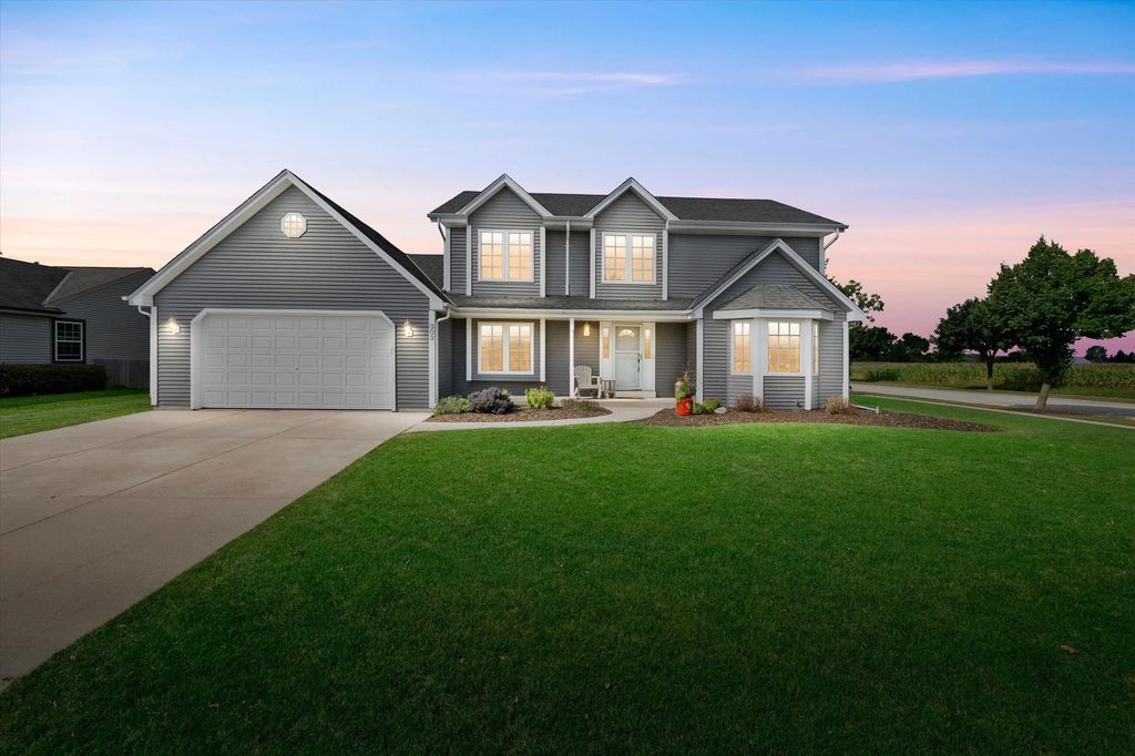 303 S Pheasant Pl, Saukville