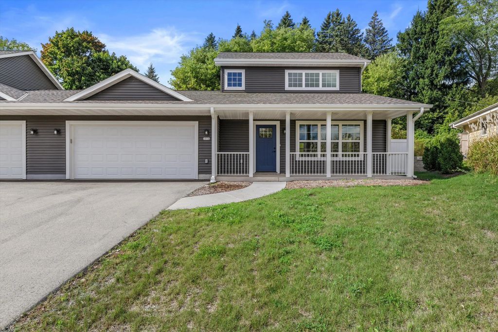 1914 N River Dr, West Bend