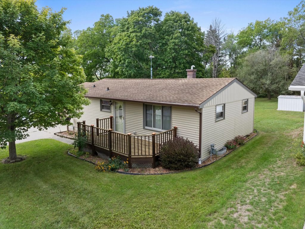 631 Elm St, Mishicot