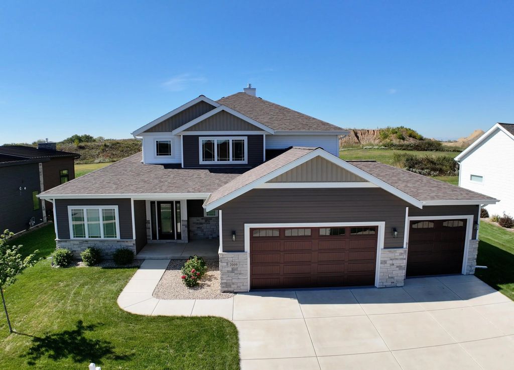 2009 Paris Ln, Cottage Grove