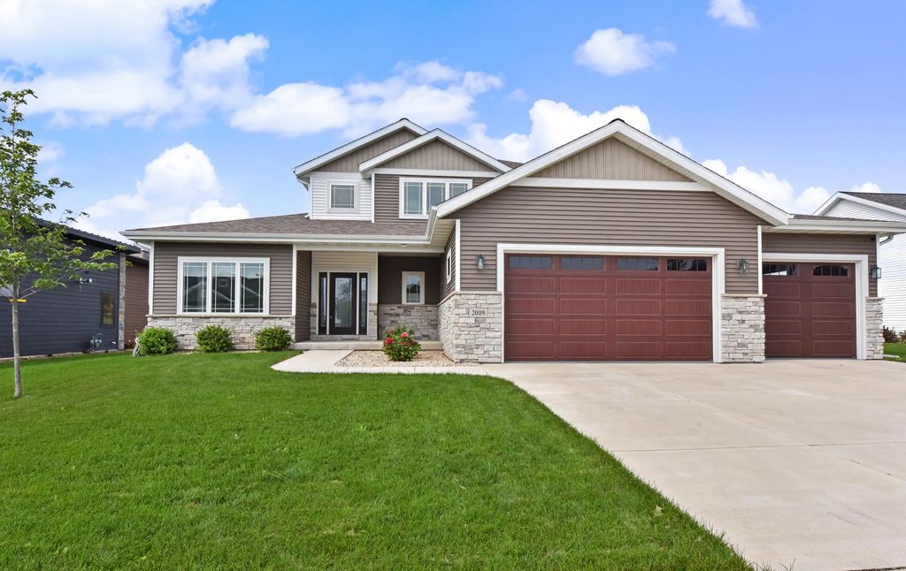 2009 Paris Ln, Cottage Grove