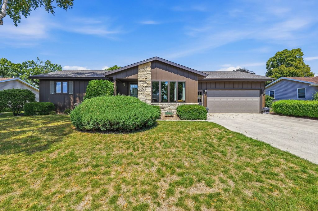 1706 Sunset Ln, New Holstein