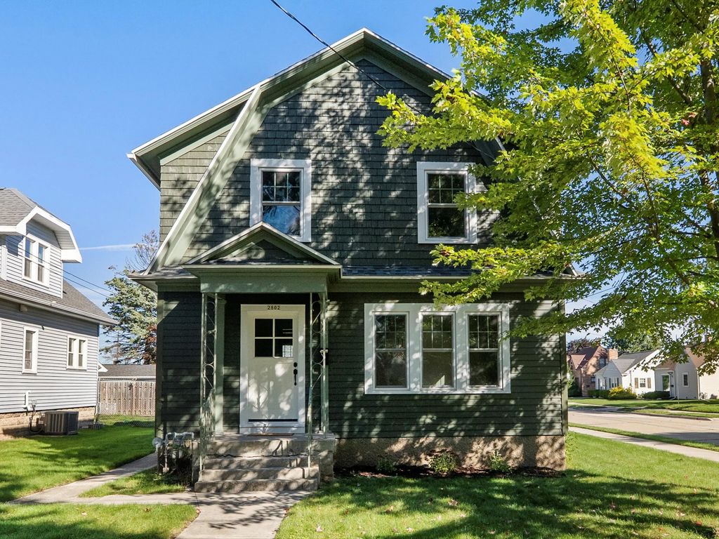 2802 Clark St, Manitowoc