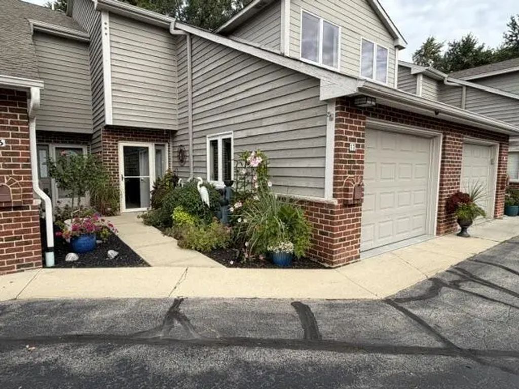 240 Marina Ct 17, Waterford