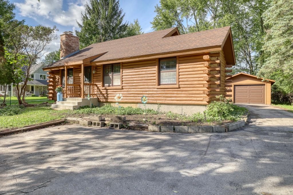 N35w28744 Old North Shore Dr, Delafield