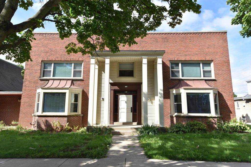 145 S 76th St, Milwaukee