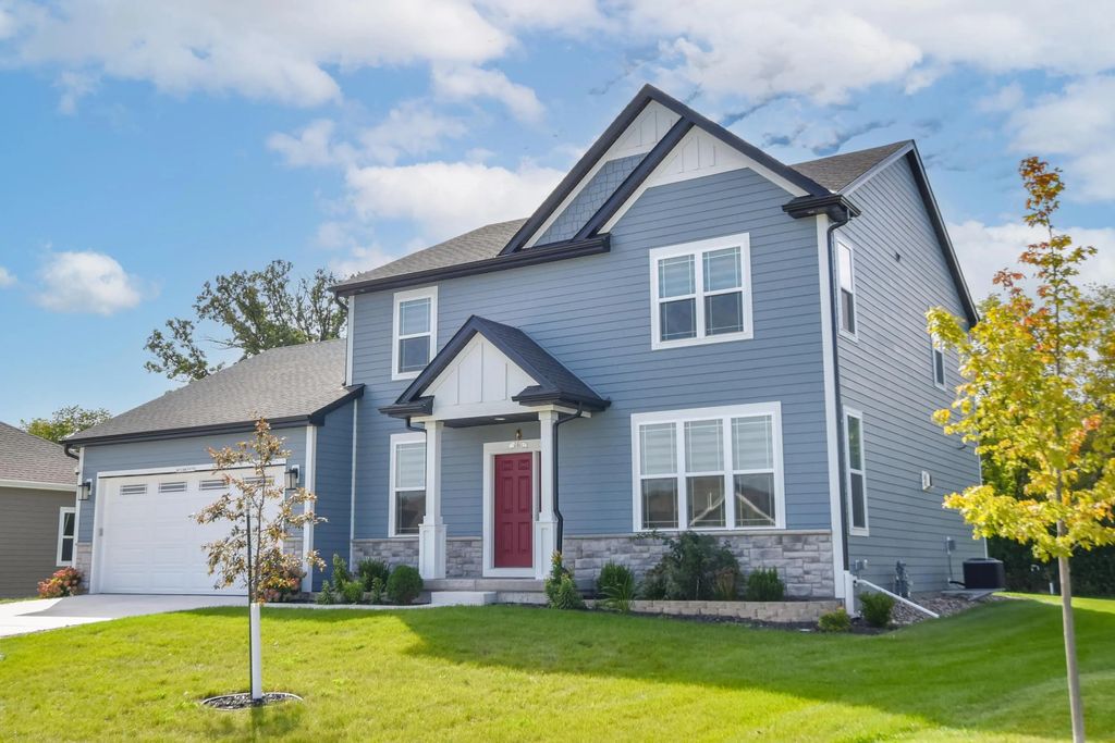 W228n7937 Timberland Dr, Sussex