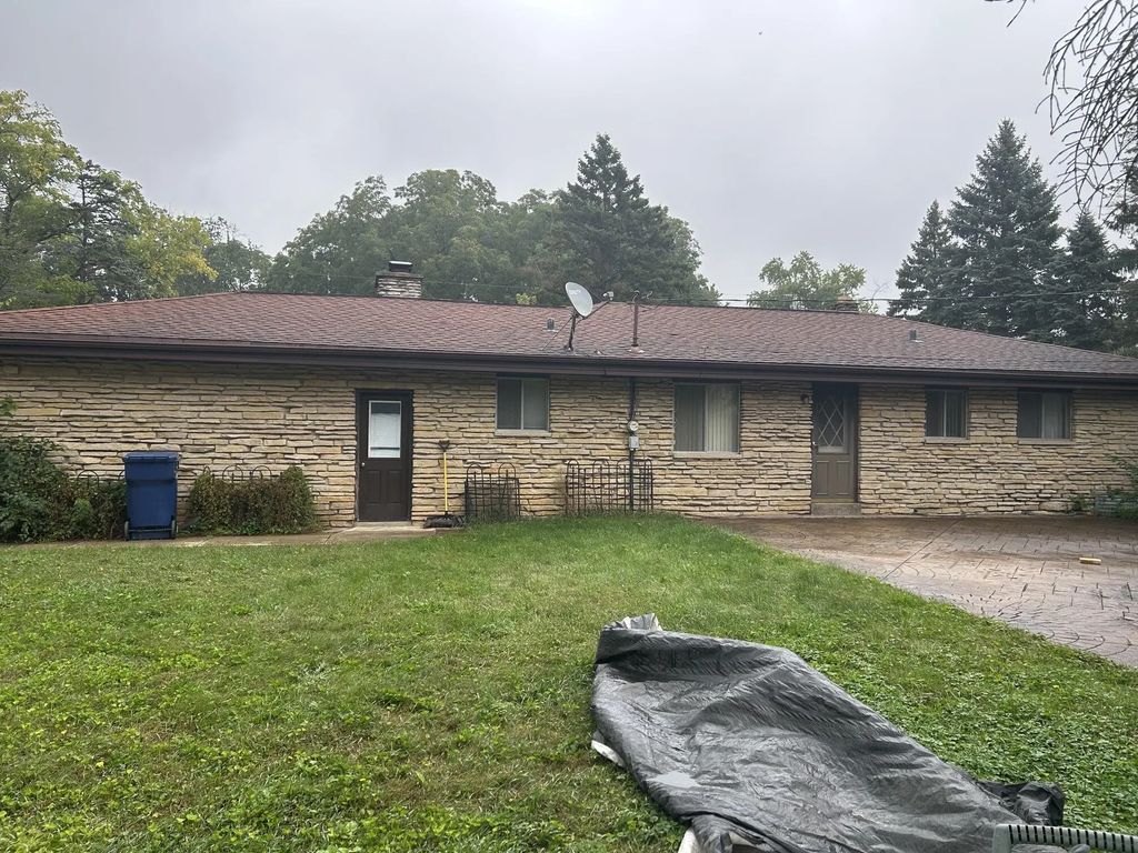 W143 S6785 Tess Corners Dr, Muskego
