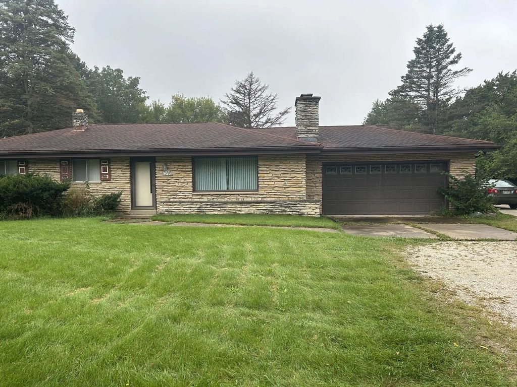 W143s6785 Tess Corners Dr, Muskego