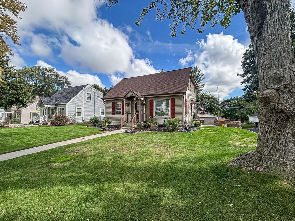 W164n8586 Hiawatha Ave, Menomonee Falls