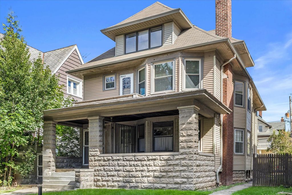 2912 N Maryland Ave, Milwaukee