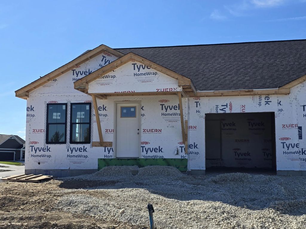 N162w21919 Poppy Rd, Jackson